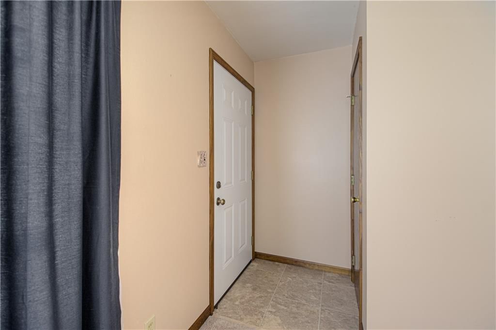 606 N Rogers Street — photo 4
