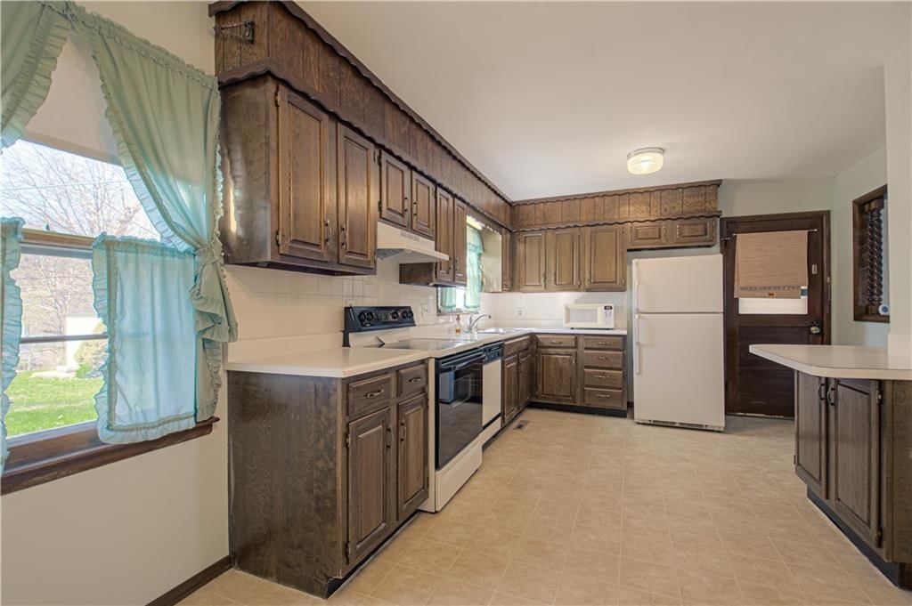 606 N Rogers Street — photo 8
