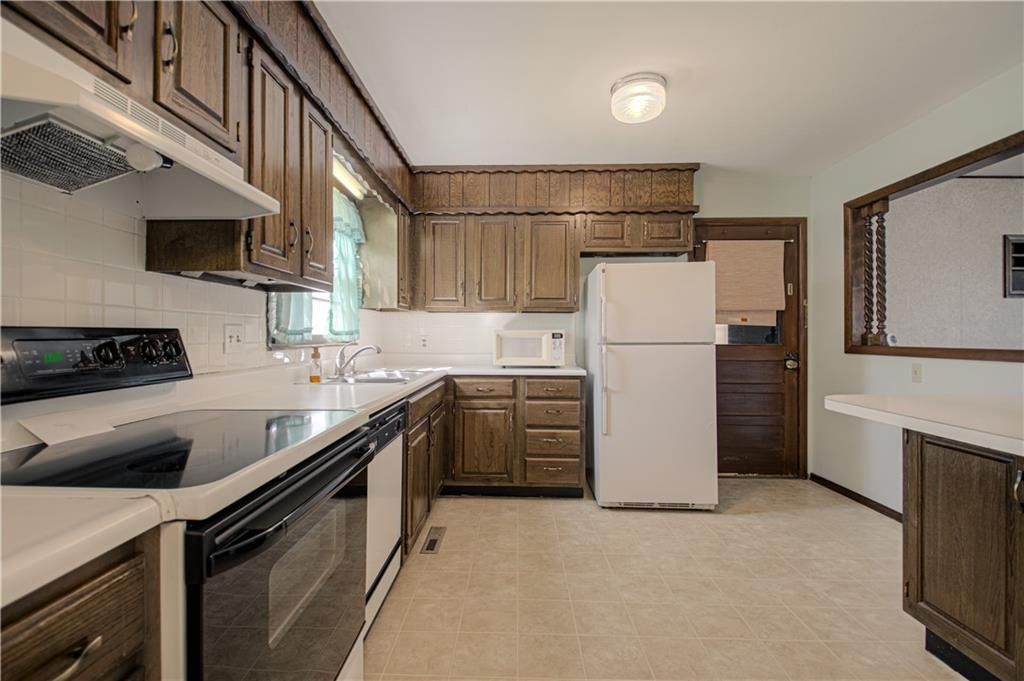 606 N Rogers Street — photo 9