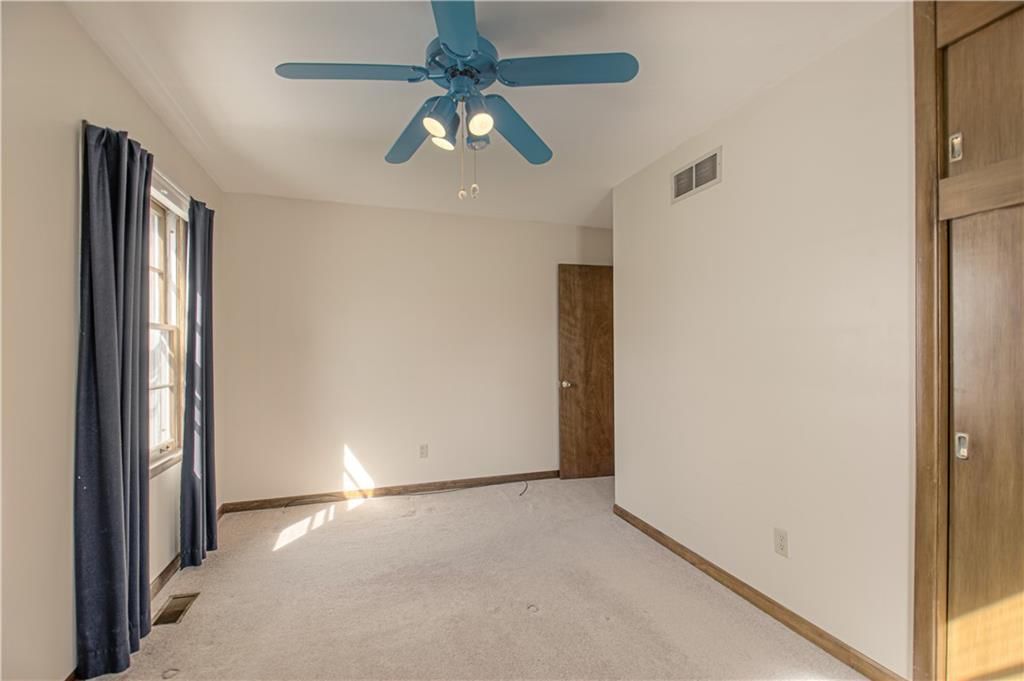 606 N Rogers Street — photo 15
