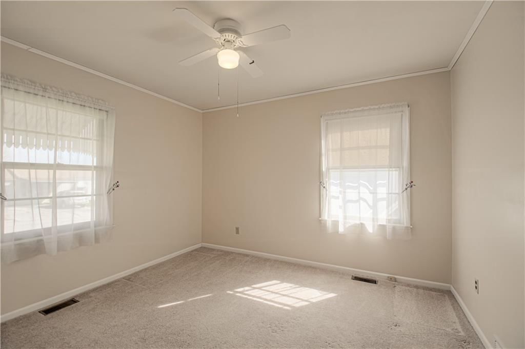 606 N Rogers Street — photo 16