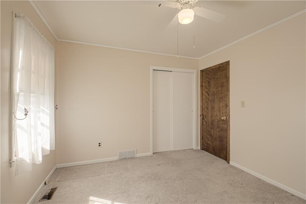 606 N Rogers Street — photo 17