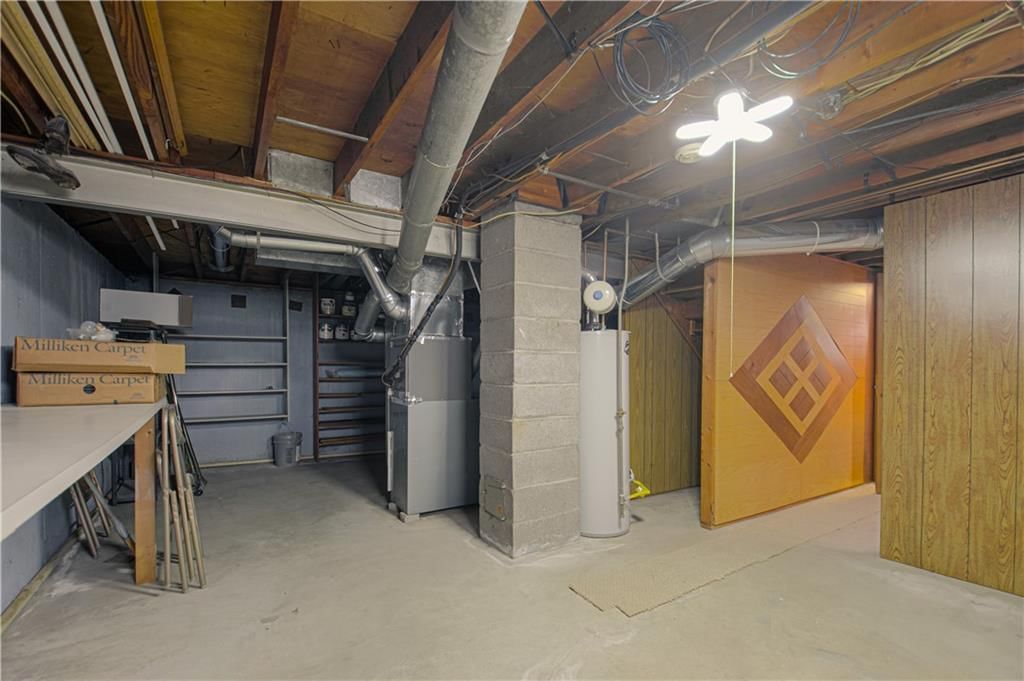 606 N Rogers Street — photo 23