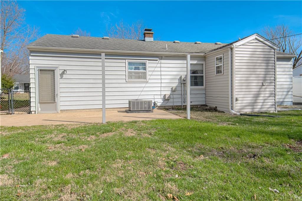 606 N Rogers Street — photo 27