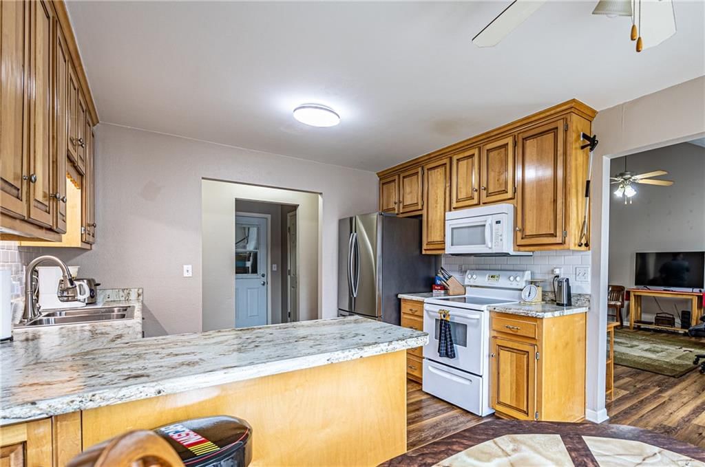 208 W 2nd Street — photo 10