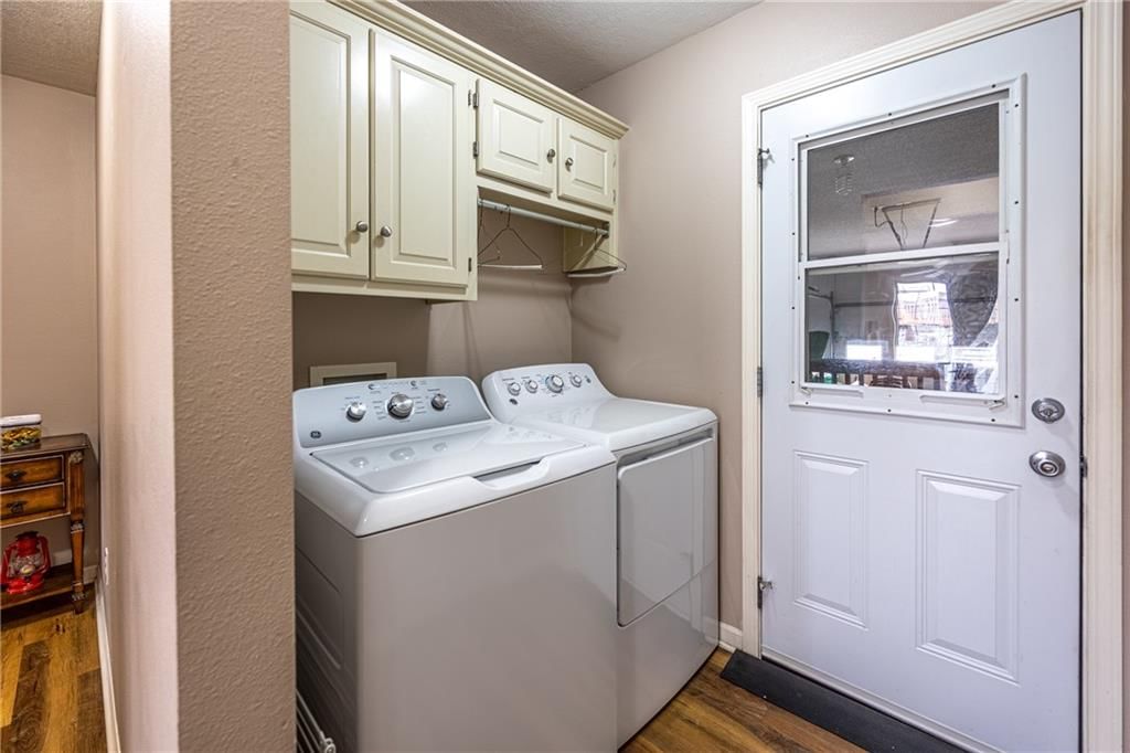 208 W 2nd Street — photo 17
