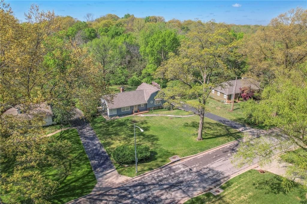 2341 W 98 Street, Leawood, KS