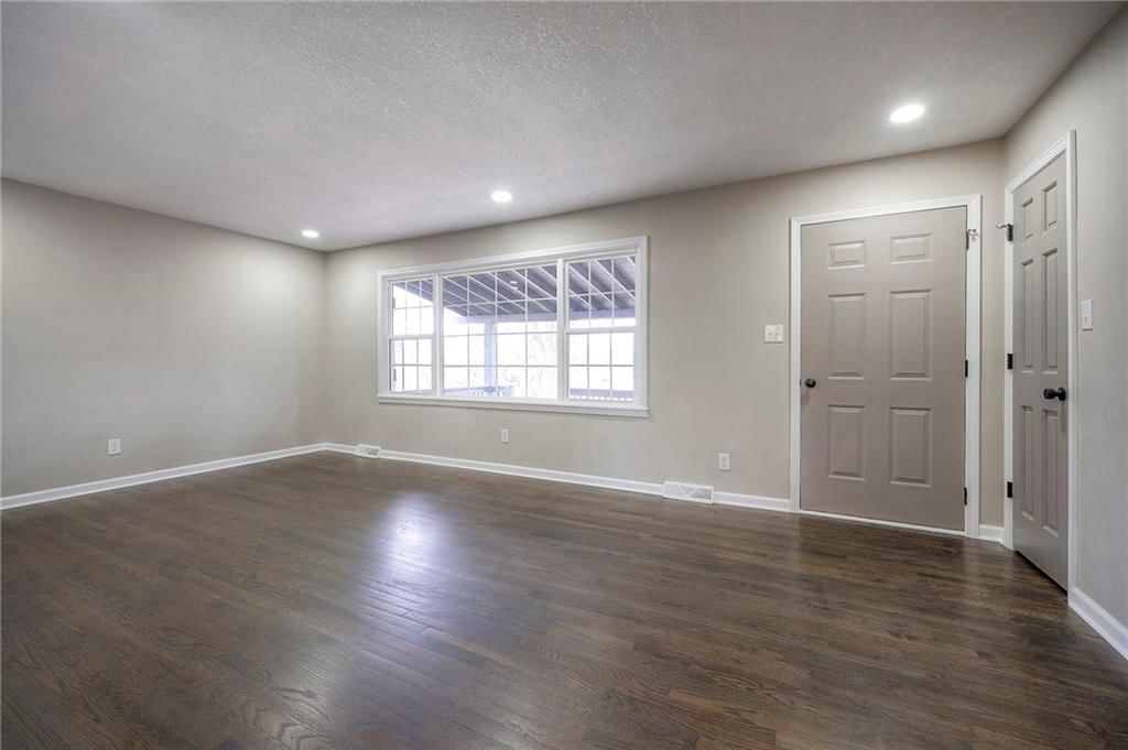 6728 Montana Court — photo 4