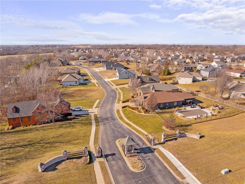 2110 Chateau Place — photo 35