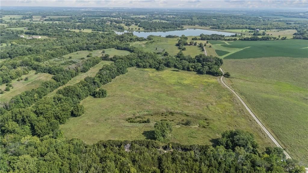 1548 N 800th Road, Baldwin City, KS