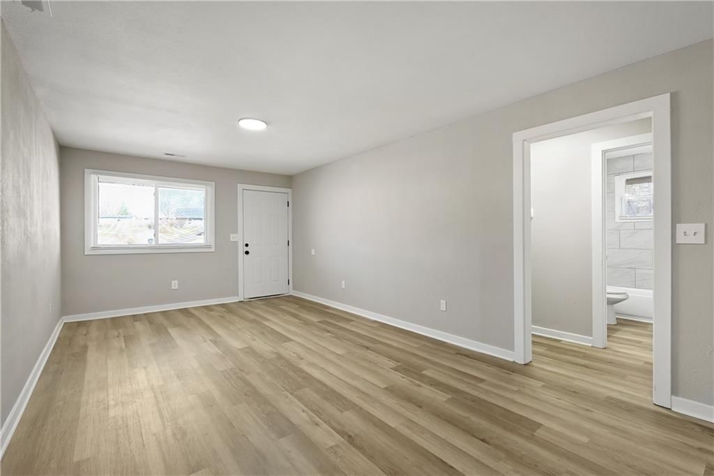 719 E COLLEGE Street — photo 7