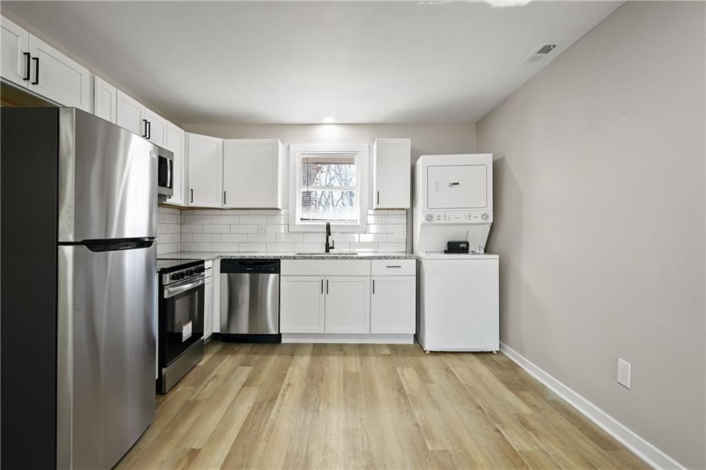 719 E COLLEGE Street — photo 10