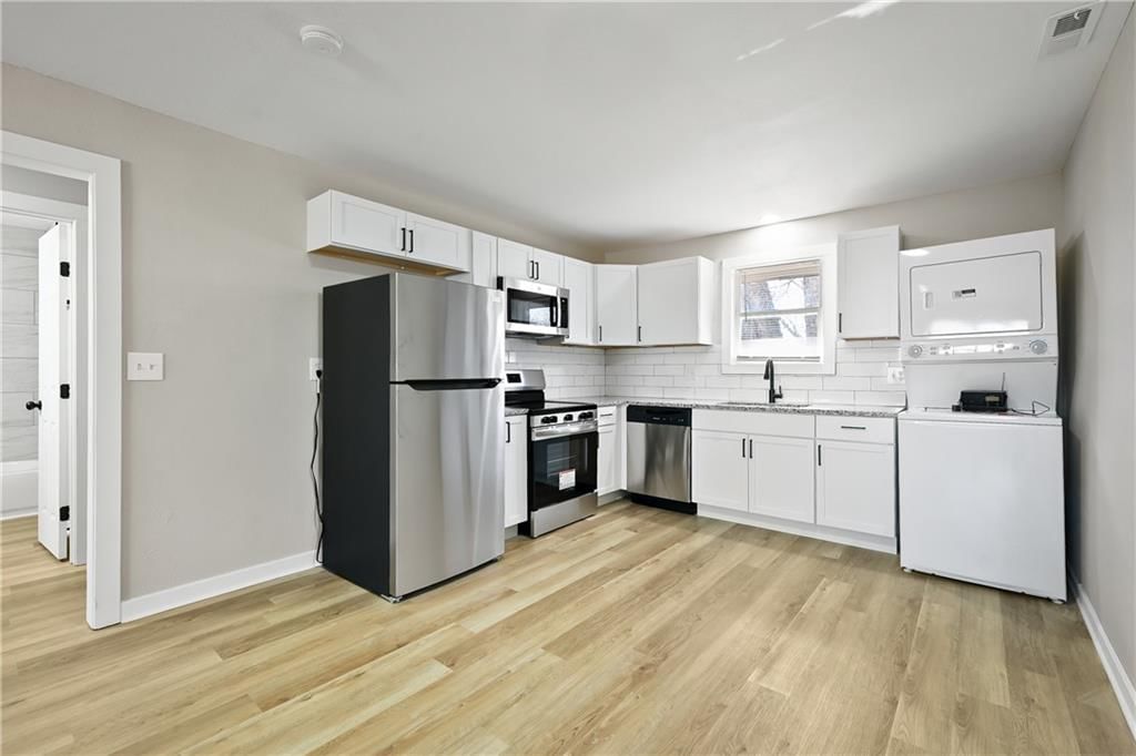 719 E COLLEGE Street — photo 11