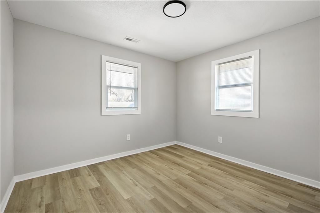 719 E COLLEGE Street — photo 14