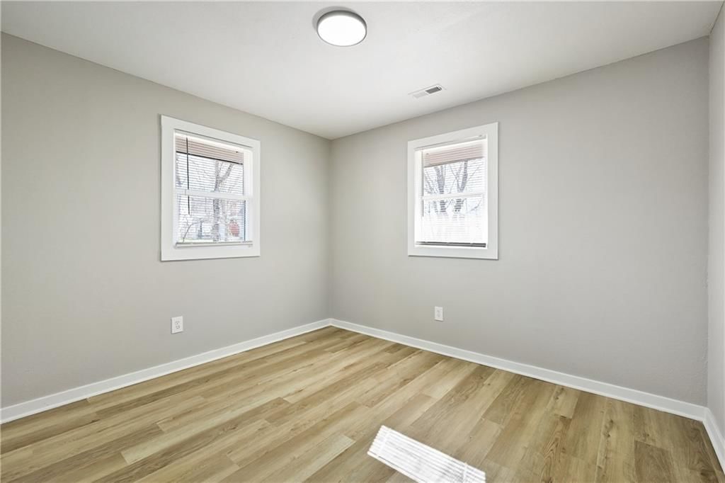 719 E COLLEGE Street — photo 17