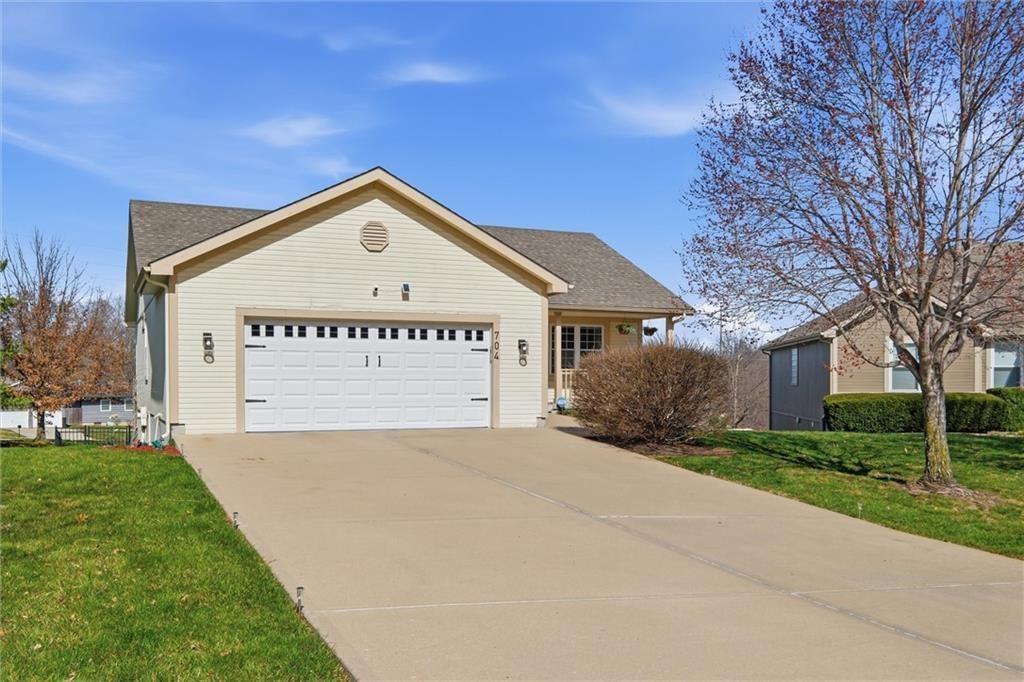 704 Highland Drive — photo 2