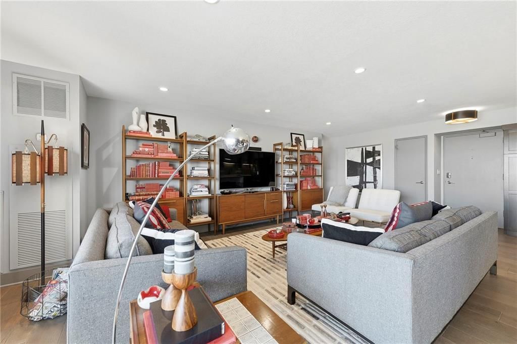 221 W 48th Street — photo 5