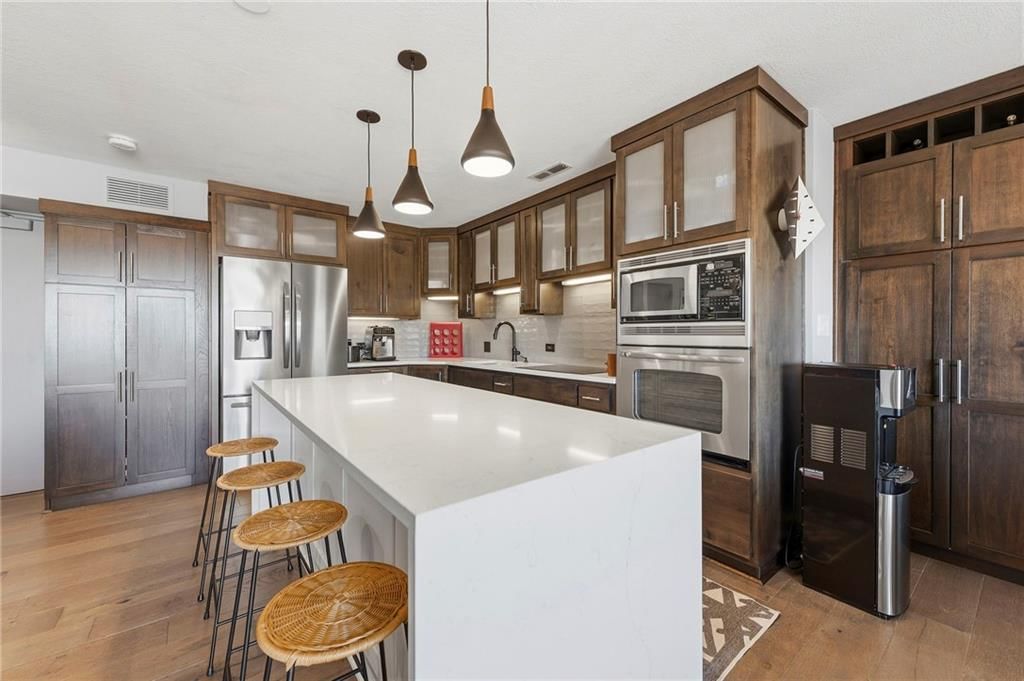 221 W 48th Street — photo 9