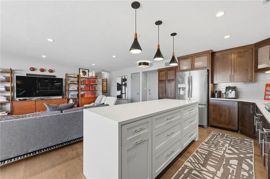 221 W 48th Street — photo 13
