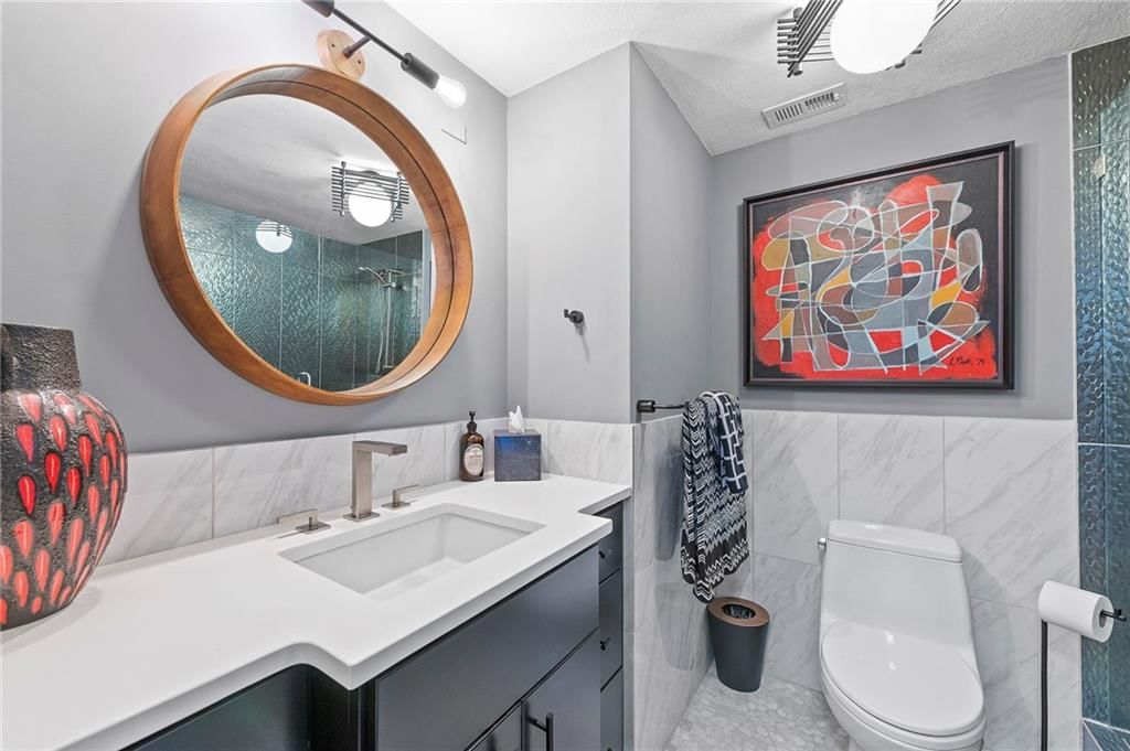 221 W 48th Street — photo 14
