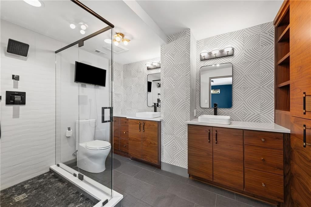 221 W 48th Street — photo 19