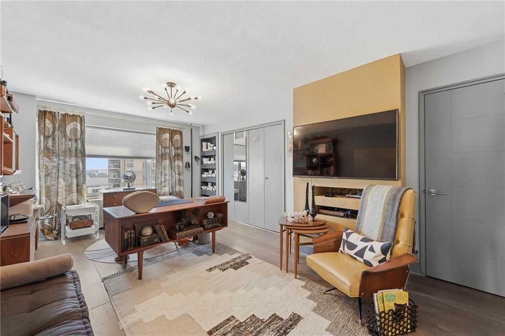 221 W 48th Street — photo 23