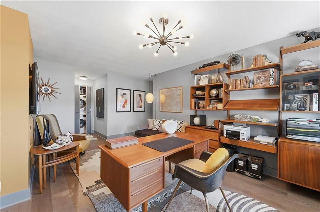 221 W 48th Street — photo 24