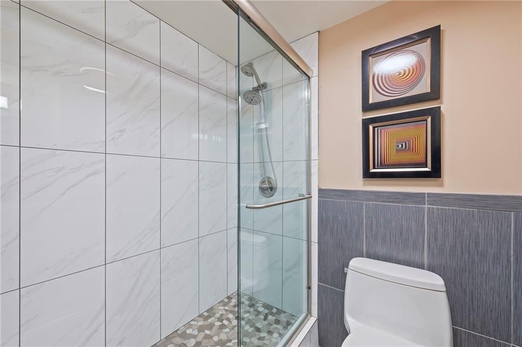 221 W 48th Street — photo 26