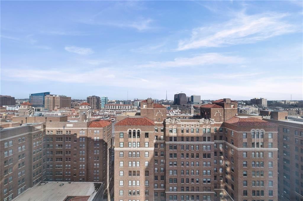 221 W 48th Street — photo 32