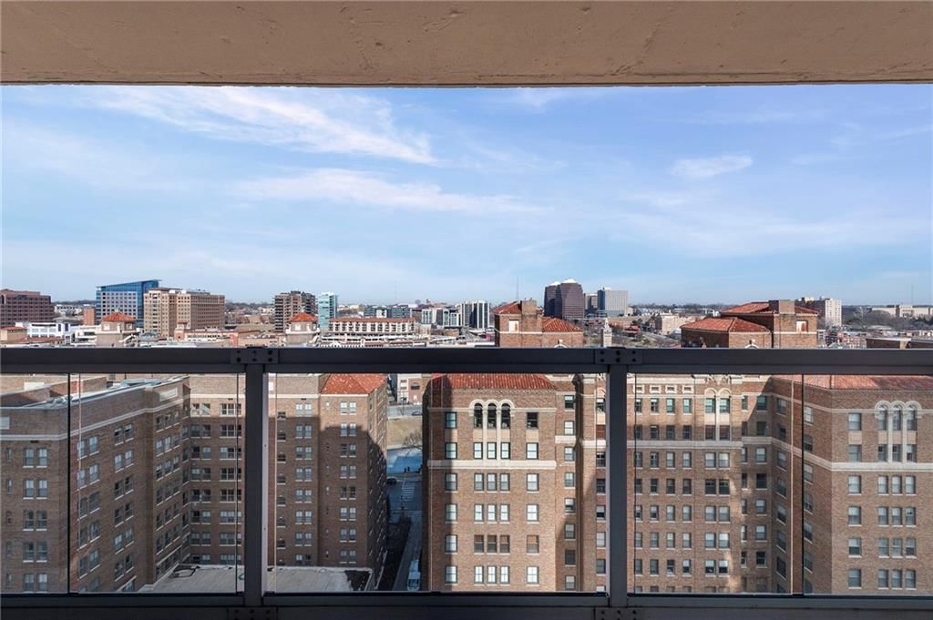 221 W 48th Street — photo 34