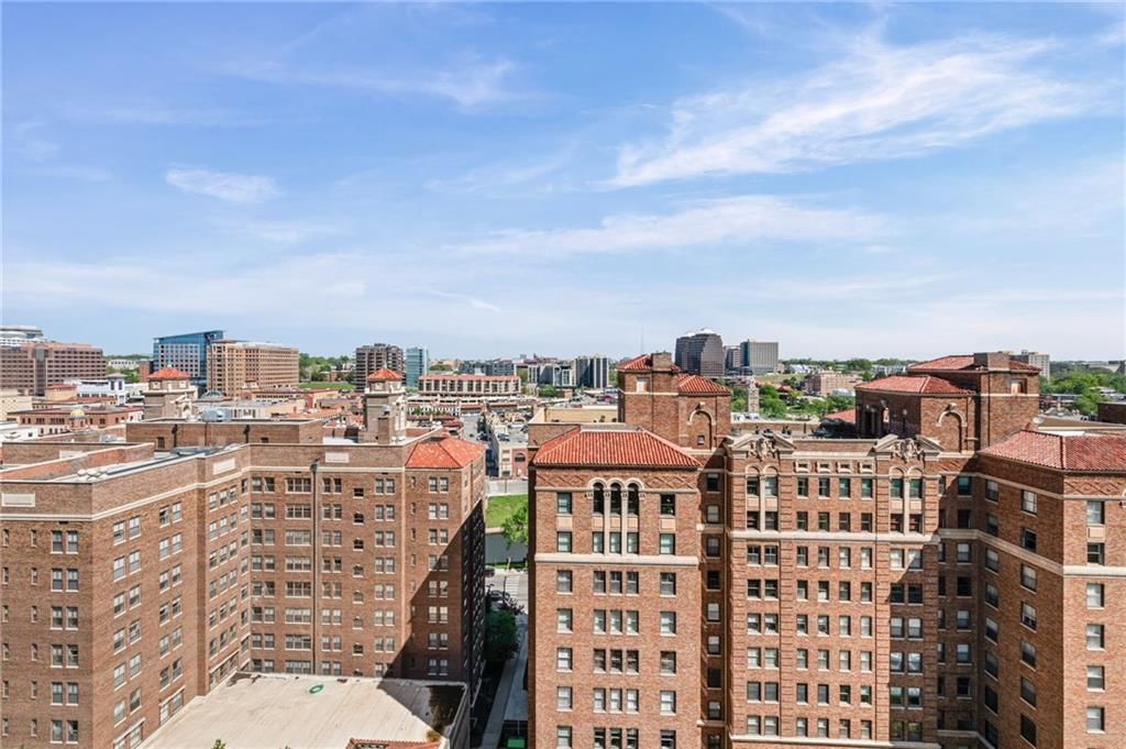 221 W 48th Street — photo 37