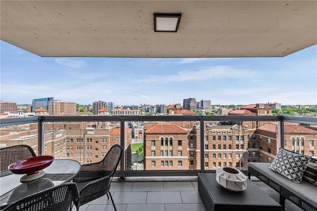 221 W 48th Street — photo 38