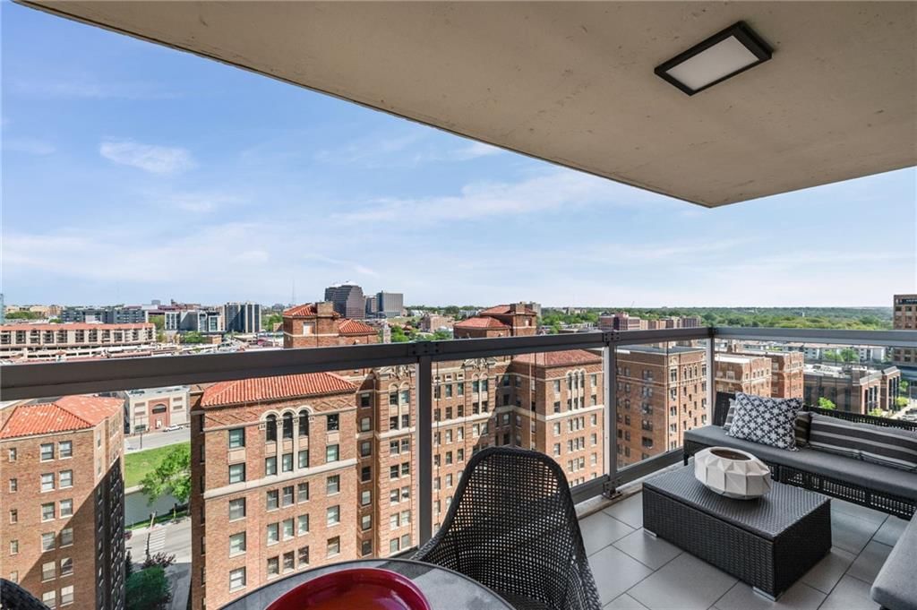 221 W 48th Street — photo 39