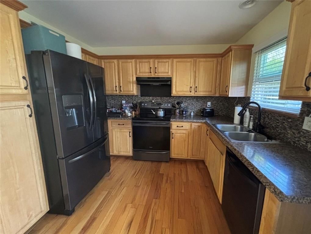 420 Rees Street — photo 4