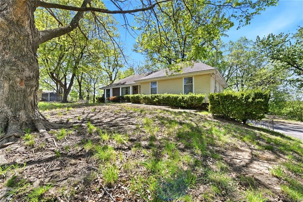 10407 NW Crooked Road — photo 2