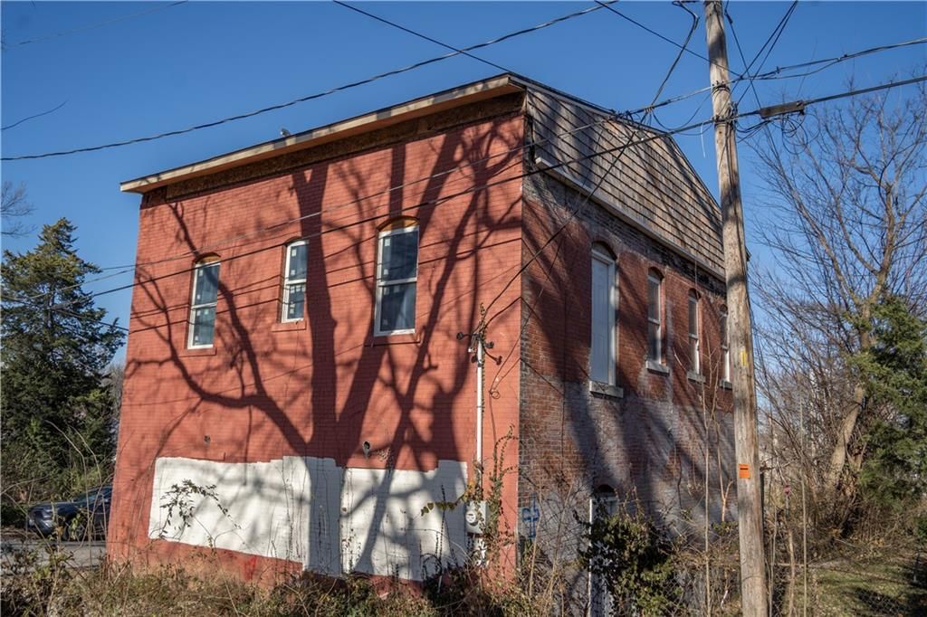 1927 Walrond Avenue — photo 4