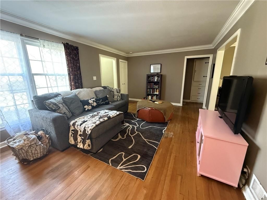 605 W Jefferson Street — photo 3
