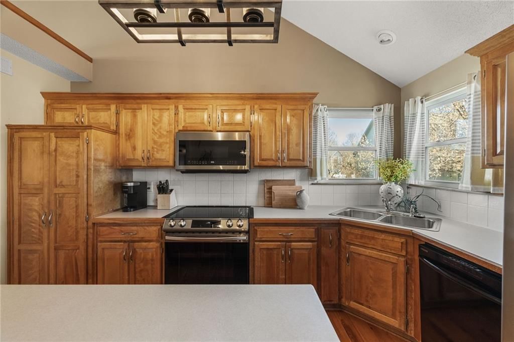 1105 Kent Drive — photo 35