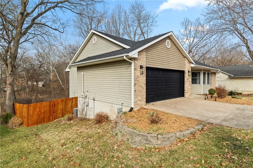 2107 Grant Lane — photo 3