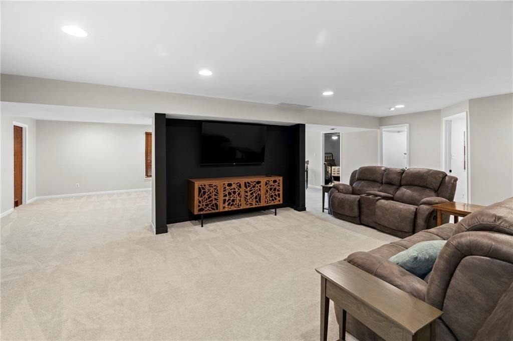 2107 Grant Lane — photo 35