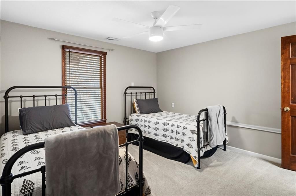 2107 Grant Lane — photo 41