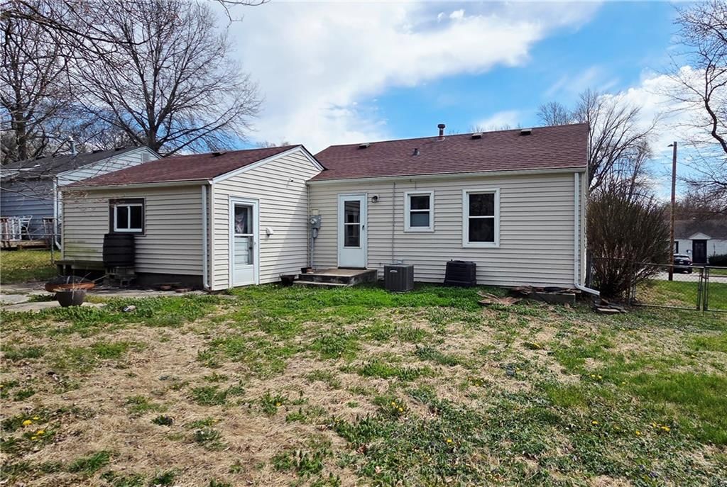 1606 W Sheley Road — photo 17