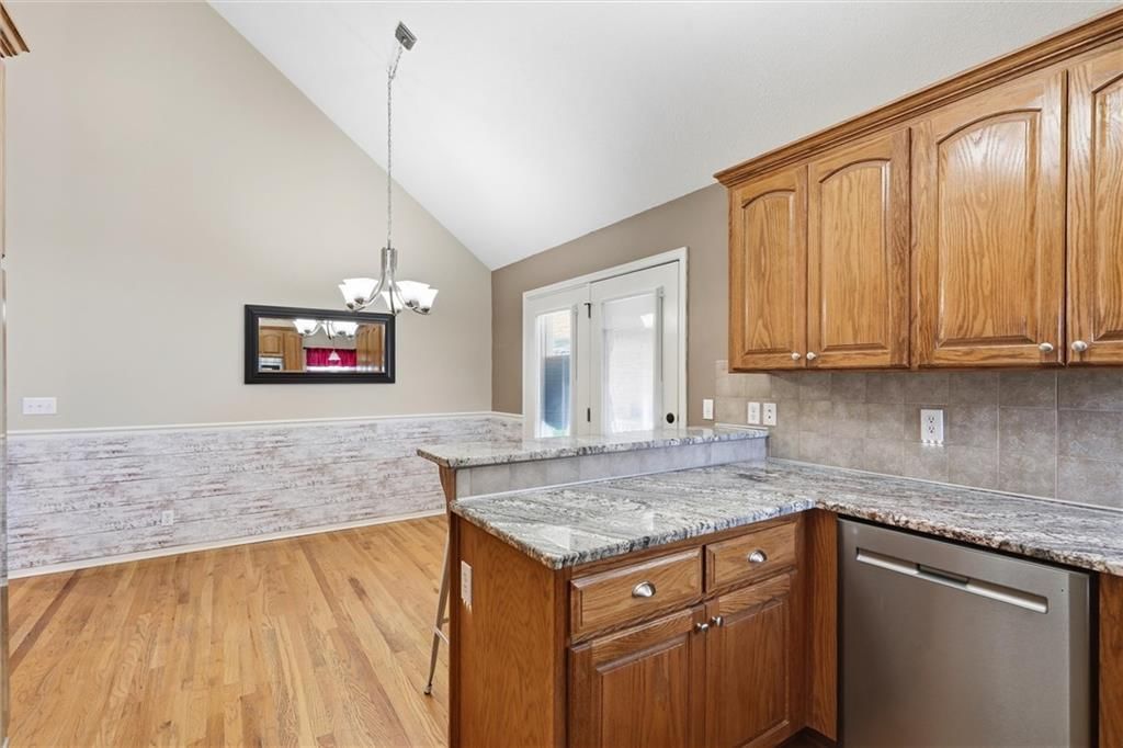7313 E 158th Street — photo 11