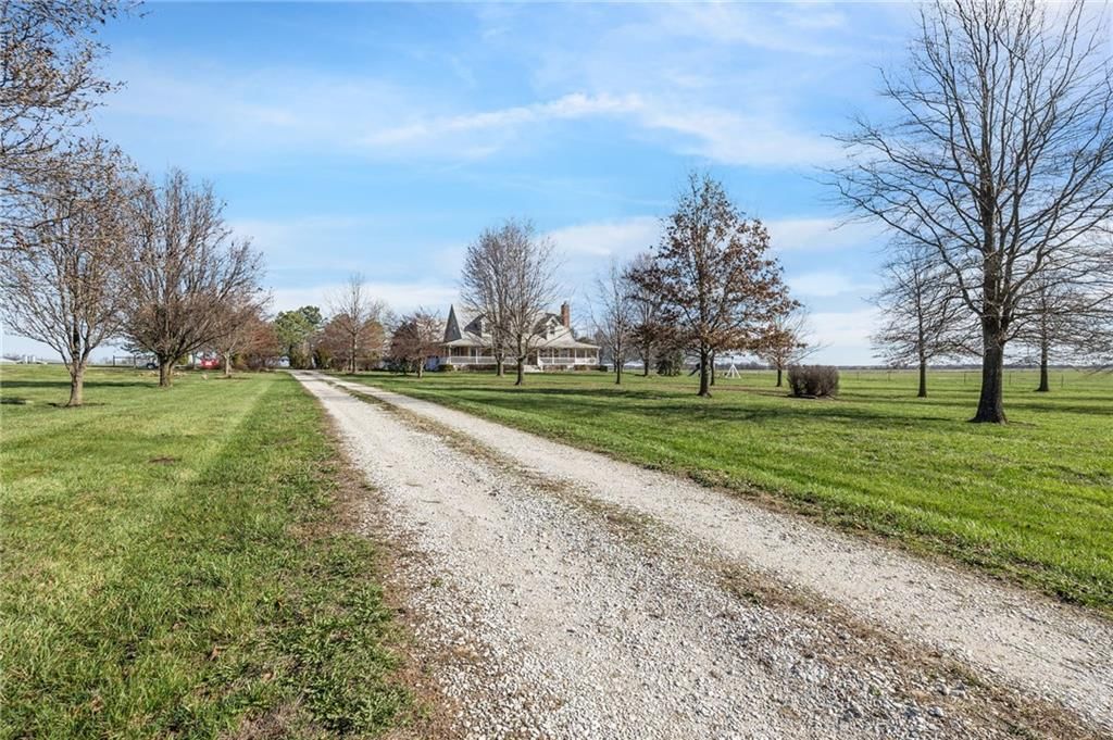 Photo 4 of 67 - 15649 Elm Branch Road, Windsor, MO 65360