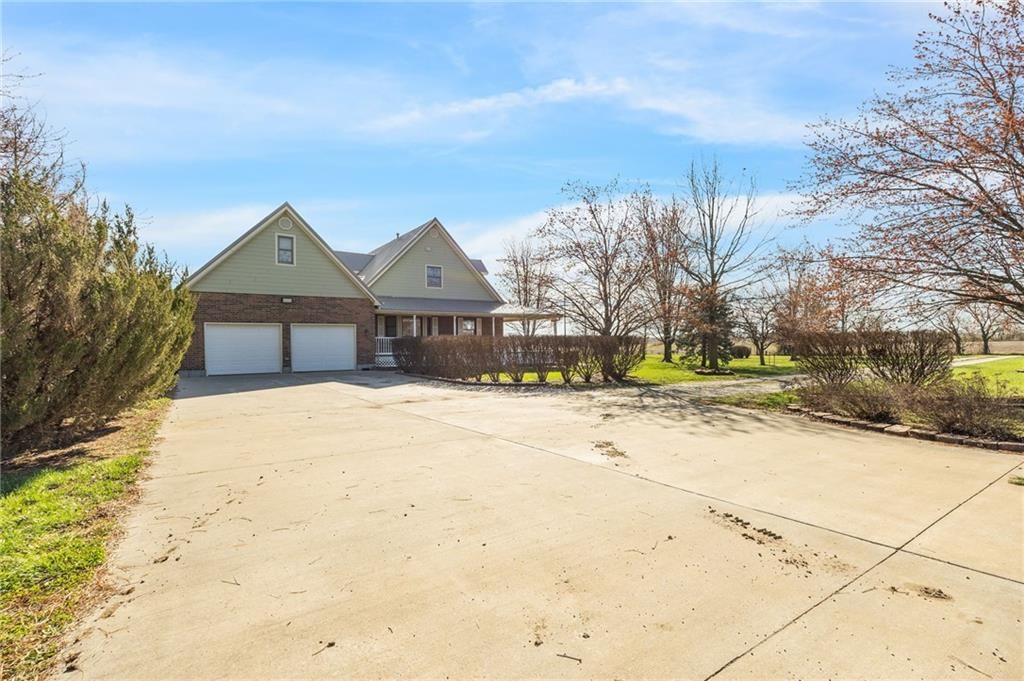 Photo 5 of 67 - 15649 Elm Branch Road, Windsor, MO 65360
