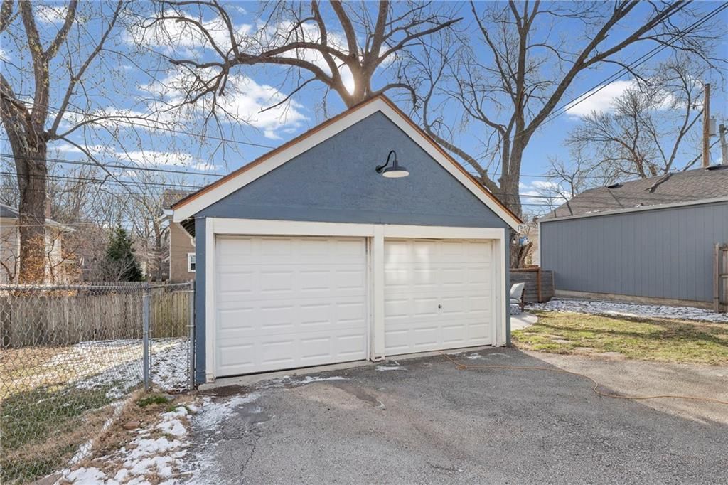 7411 WARD Parkway — photo 33