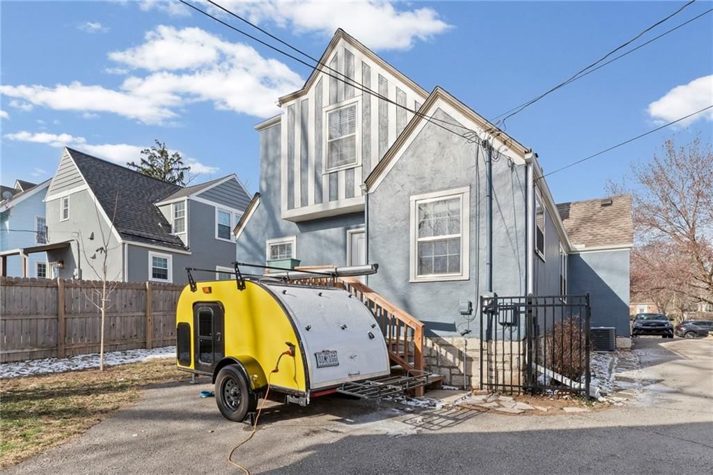 7411 WARD Parkway — photo 34