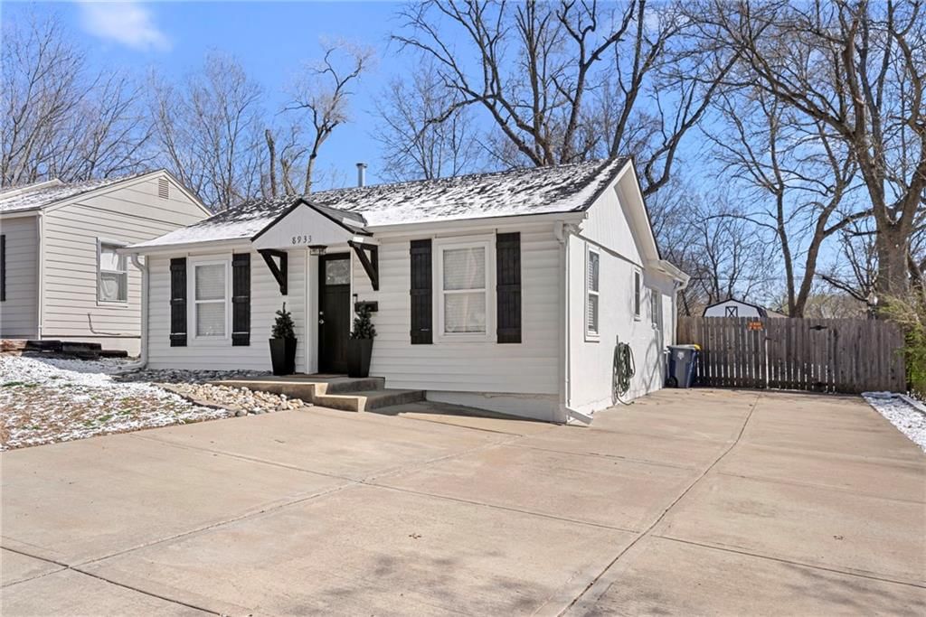 8933 McGee Street — photo 30