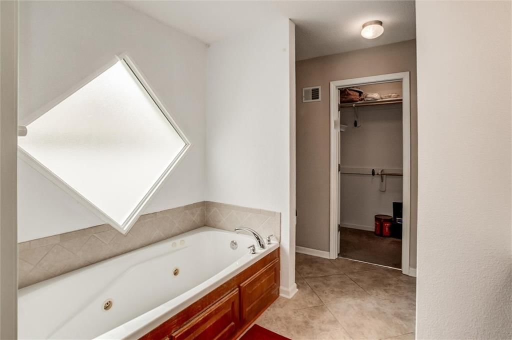9510 N Main Street — photo 17