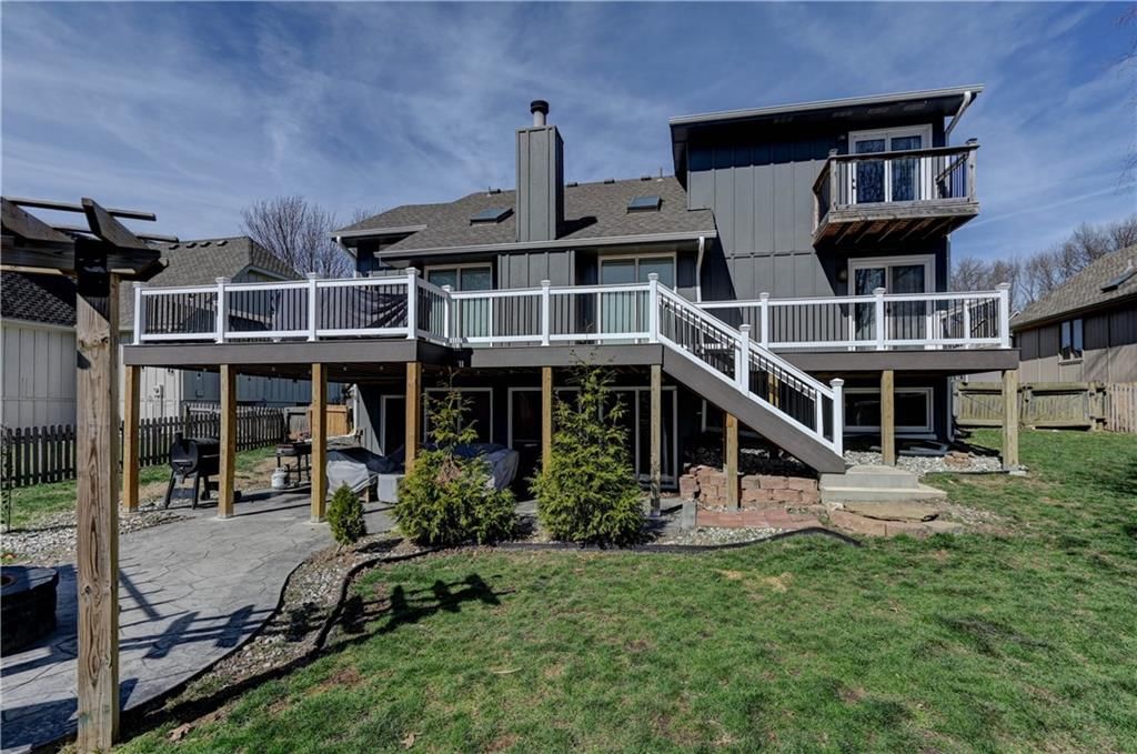 1625 NE Thames Drive — photo 4
